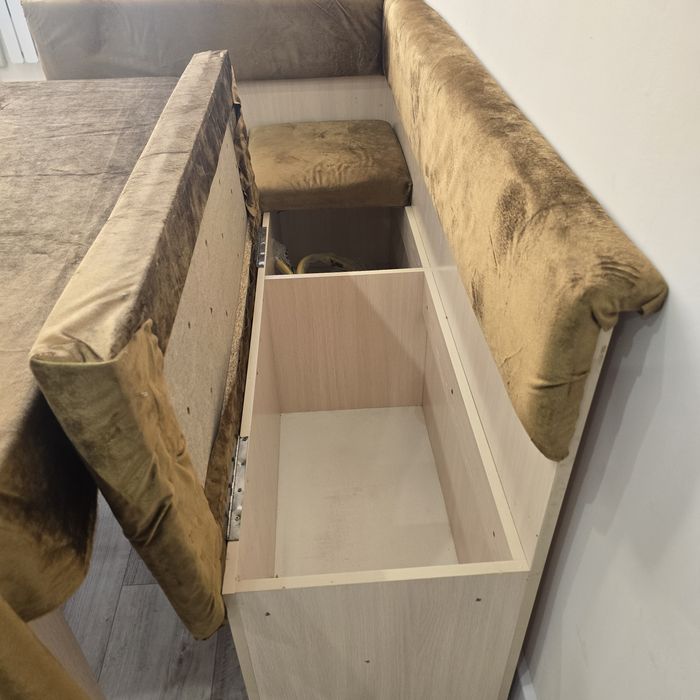 Кухонный стол с стульями