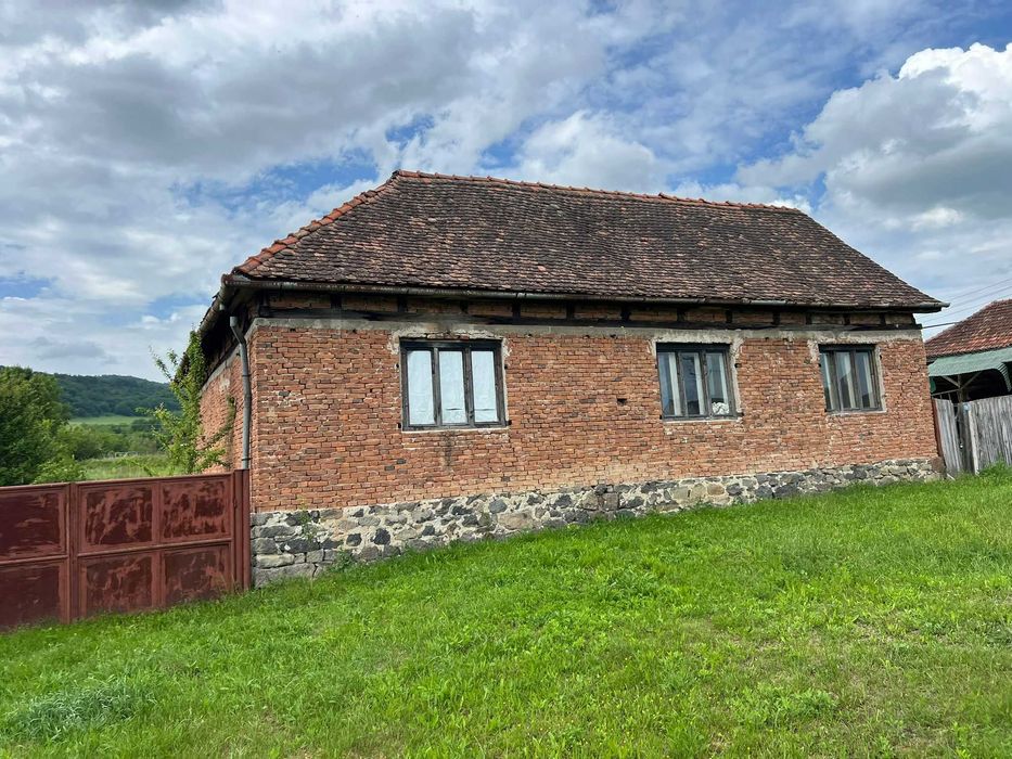 Vand Casa in Revetiș, judetul Arad, teren 2880 mp, fantanta + curent