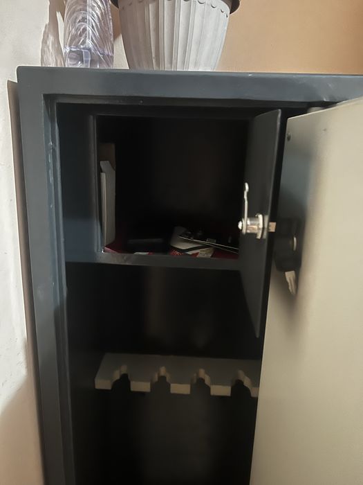 Срочно продам оружейный сейф