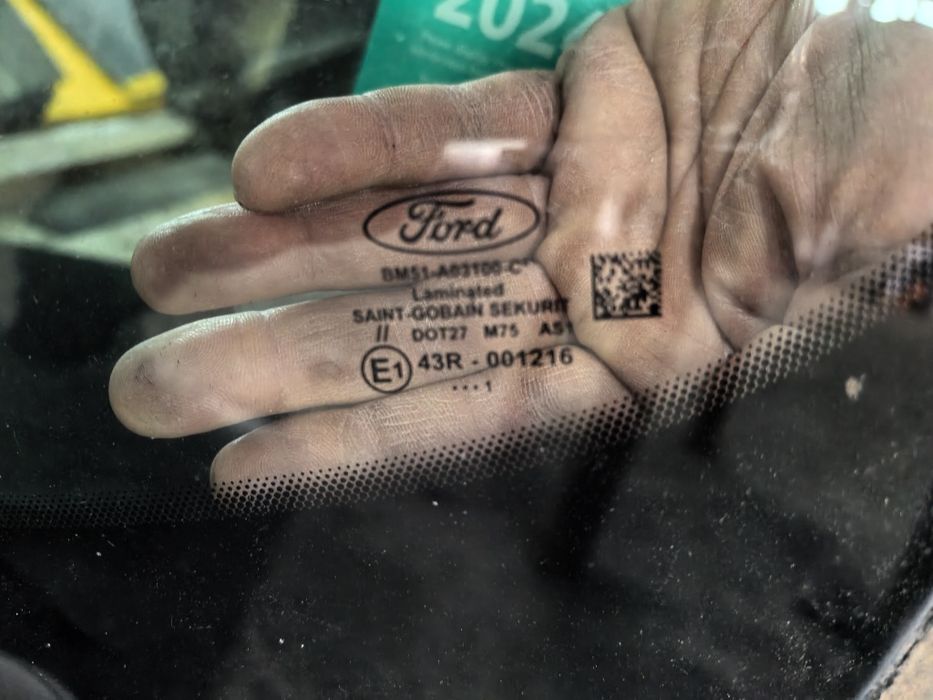 Челно стъкло за Ford Focus MK3