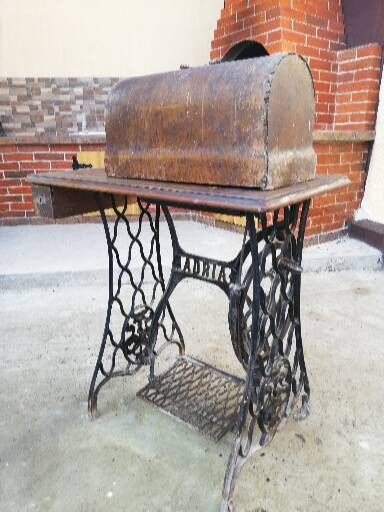 Mașina de cusut de peste 100 ani