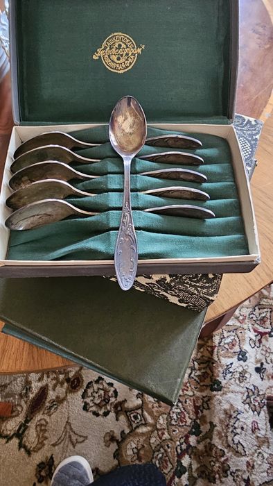 Продаются  4 набора мельхиоровой посуды, советских времен.