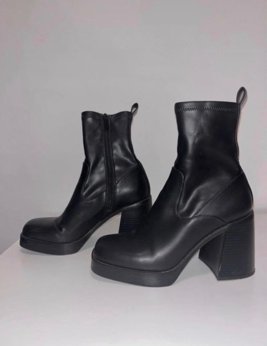 Botine negre cu toc