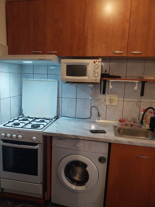 Închiriez garsoniera