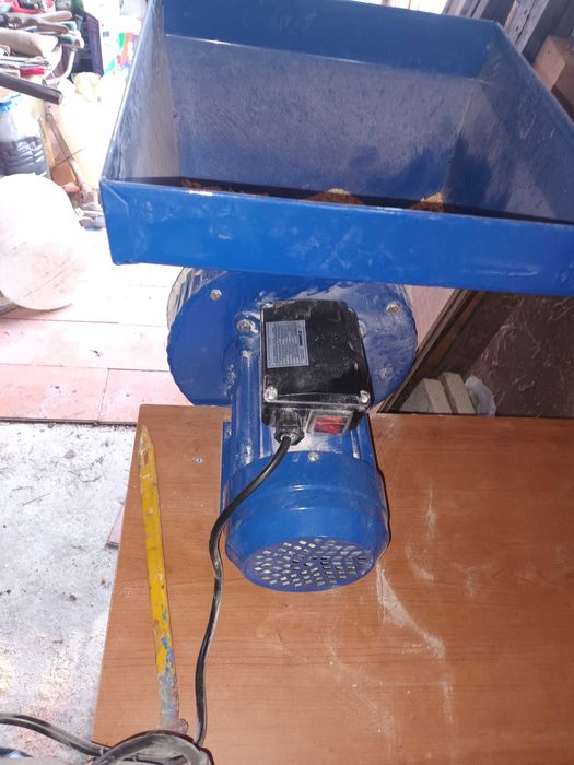 Продавам нова Фуражомелка