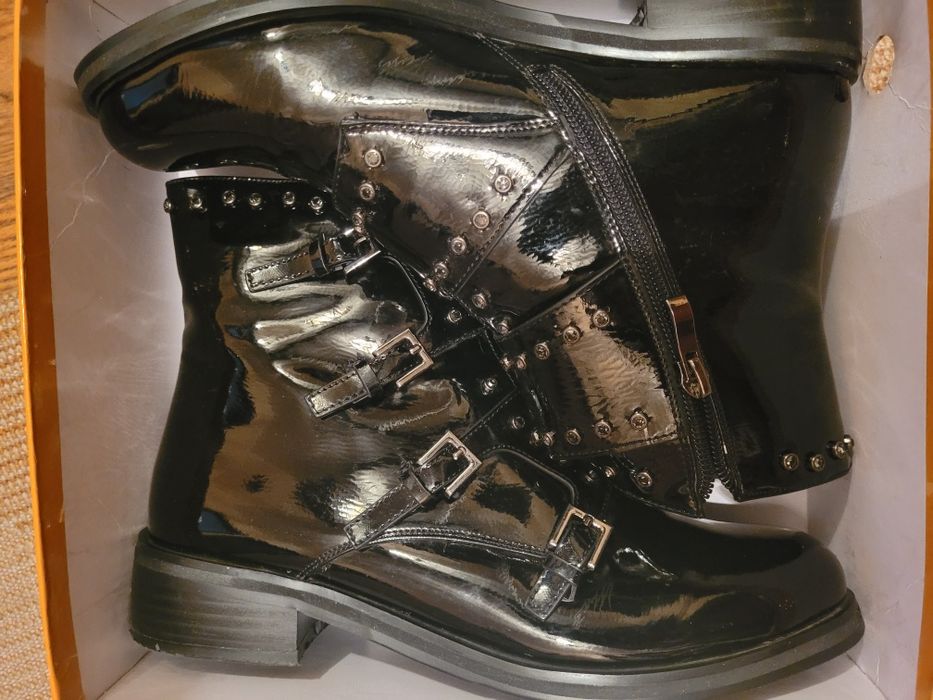 Продам женскую осенью обувь