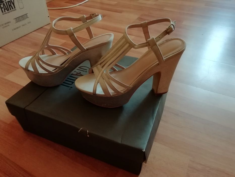 Летни обувки дамски