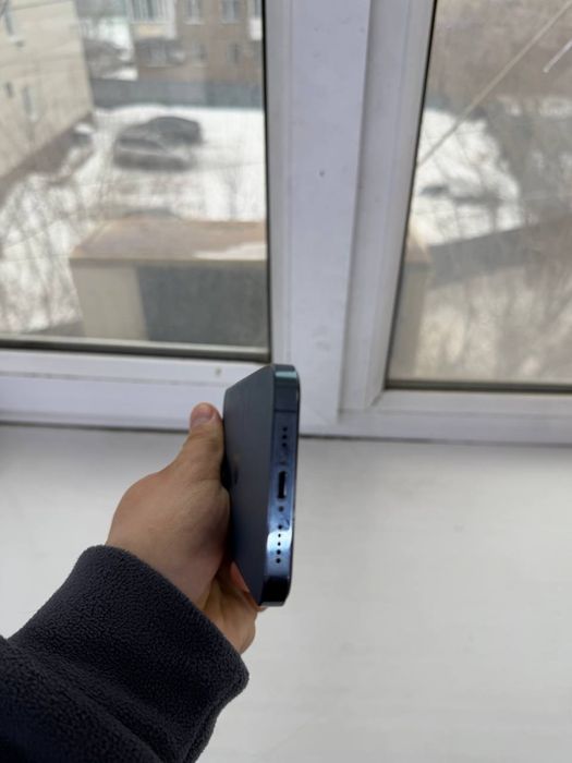 Продам айфон 12 про