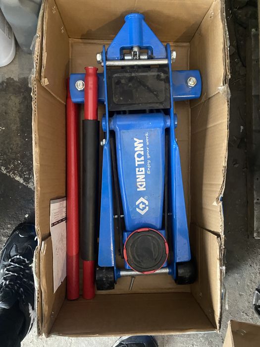 Продаю домкрат подкатной