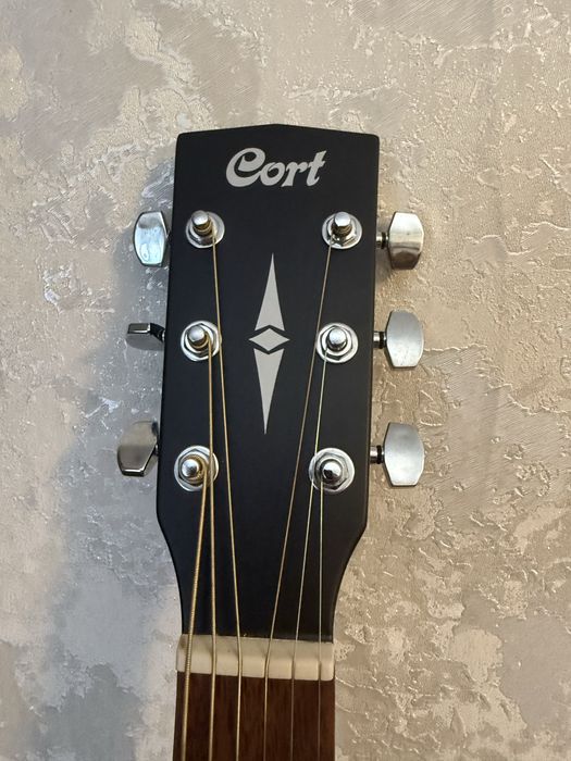 Акустическая гитара Cort AD810