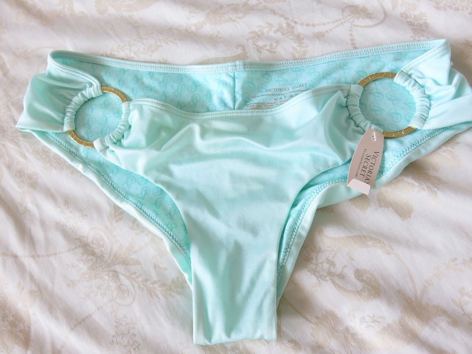 Бански Victoria's Secret, две части, S - M, нов