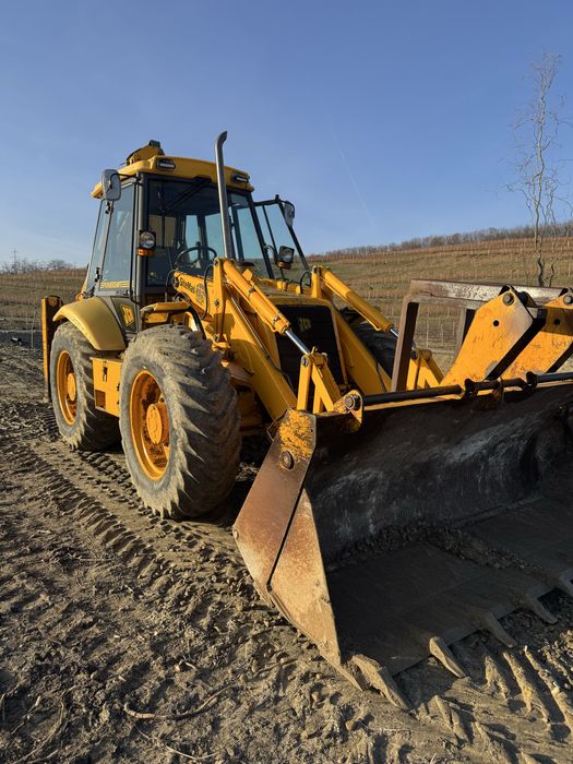 Buldoexcavator JCB 4 cx impecabil  6200 ore de functionare