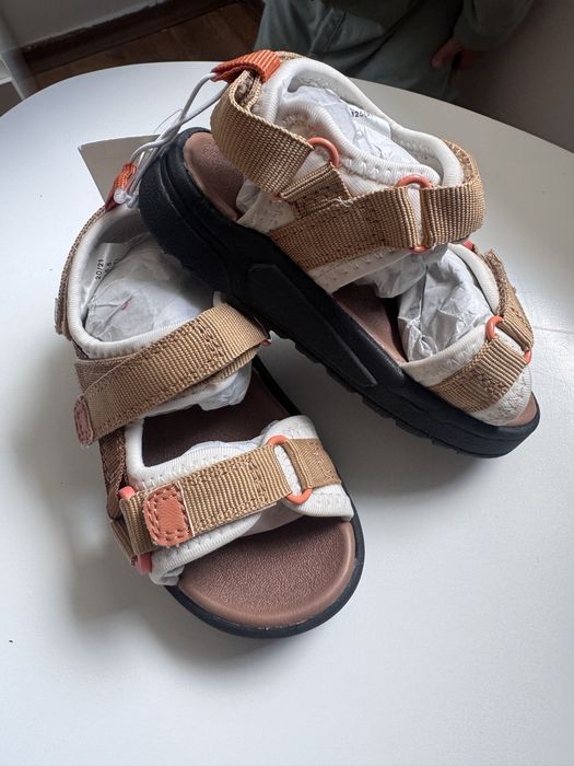 Бебешки сандали H&M за момче