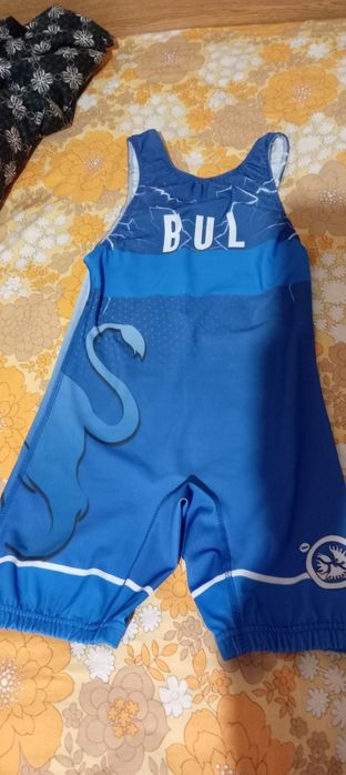 Трико за борба цвят син.