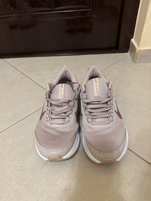 Розови маратонки Nike