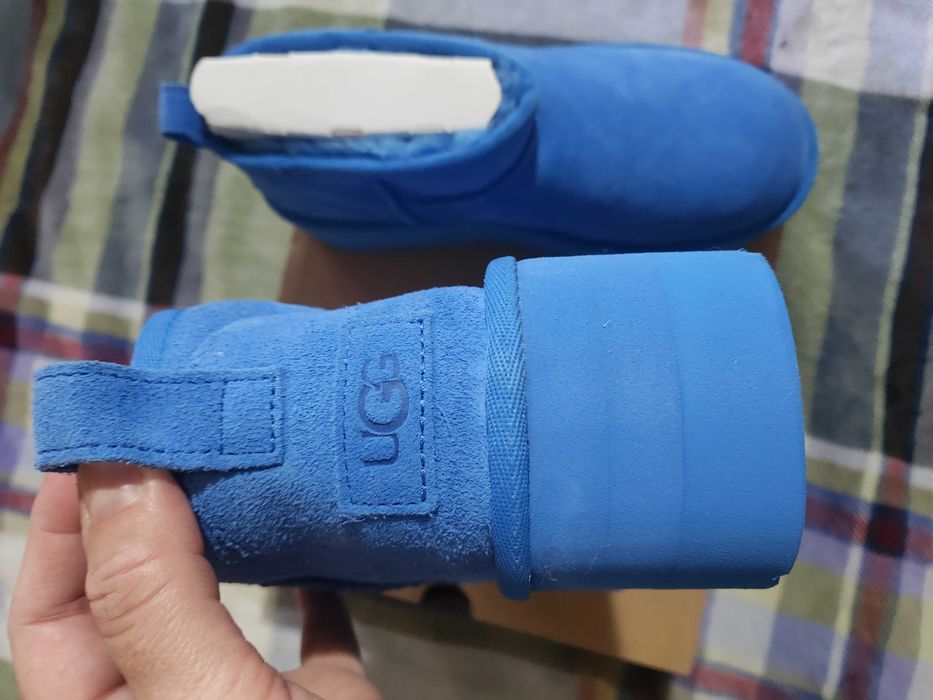 Vand UGG uri noi, cu eticheta