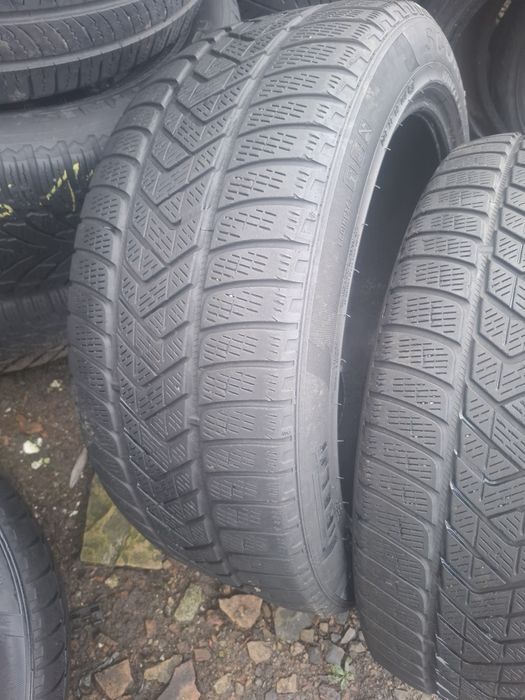 Vand 2 anvelope 255 45 20 pireli de iarna bune