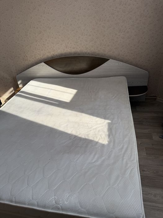 Продам кровать с матрасом