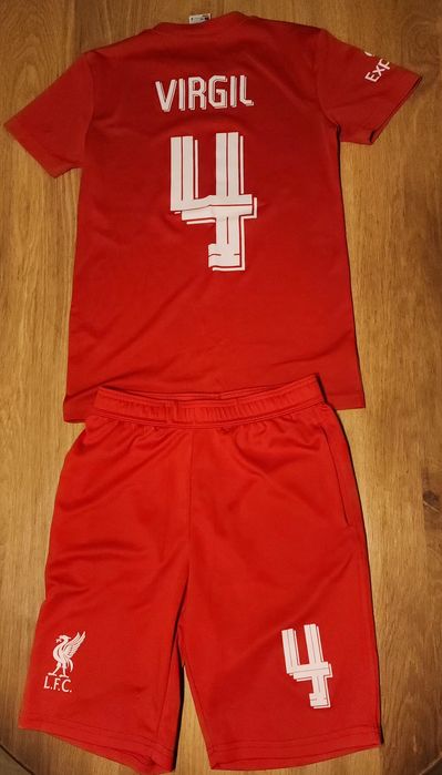 echipament fotbal Virgil Van Dijk