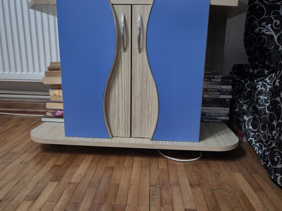 Set mobilier albastru cu cream