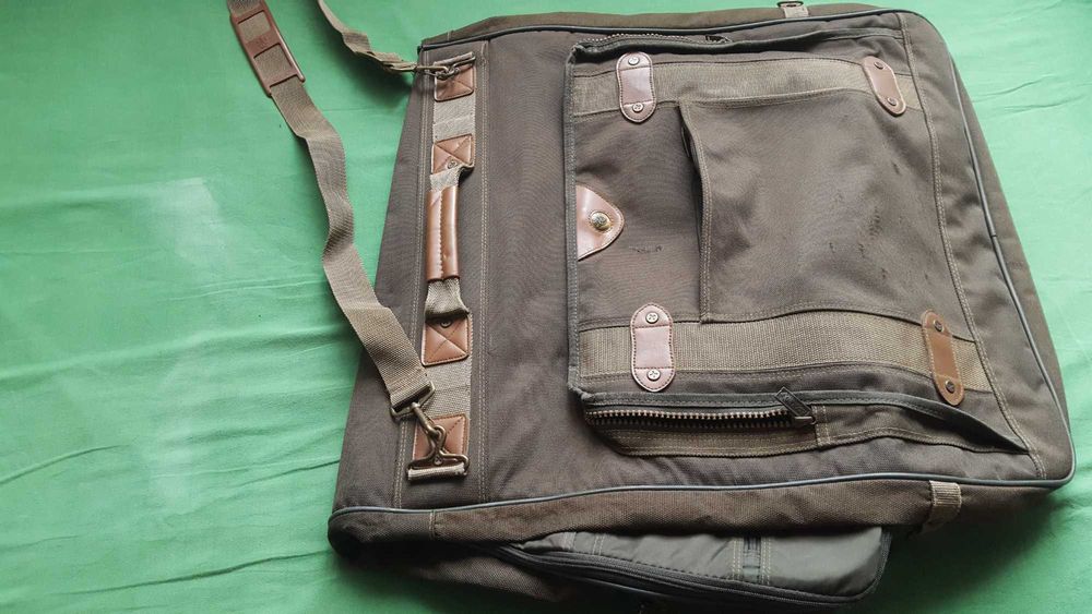 "Чанта - калъф " за официални дрехи ADOLFO