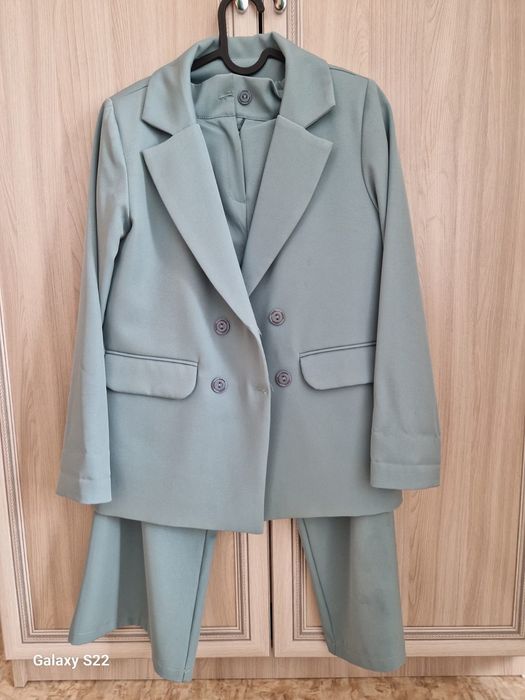 Брючный костюм на девочек