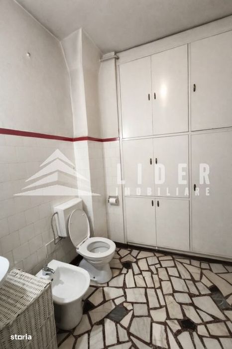 Apartament generos 3 camere Cluj Centru, vila 2 etaje, curte interioar