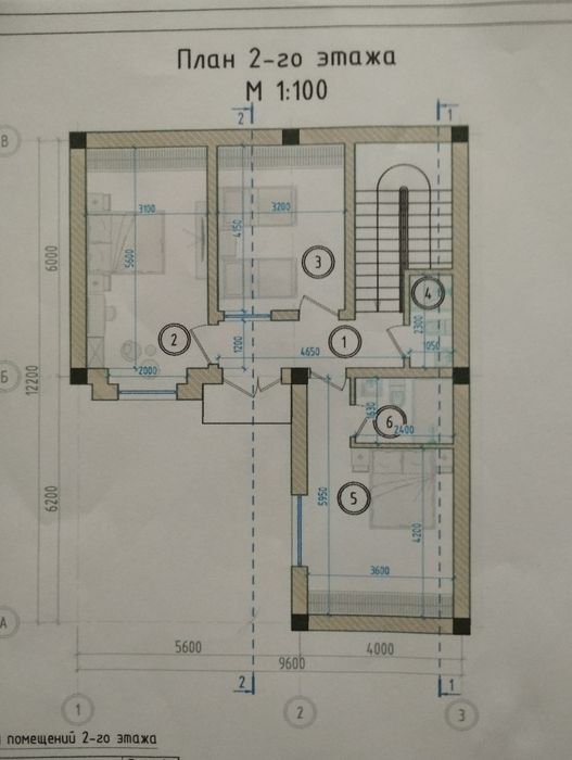 Uy sotiladi 2-etajli 6xona +podval 1.5 sotix yer ham bor.