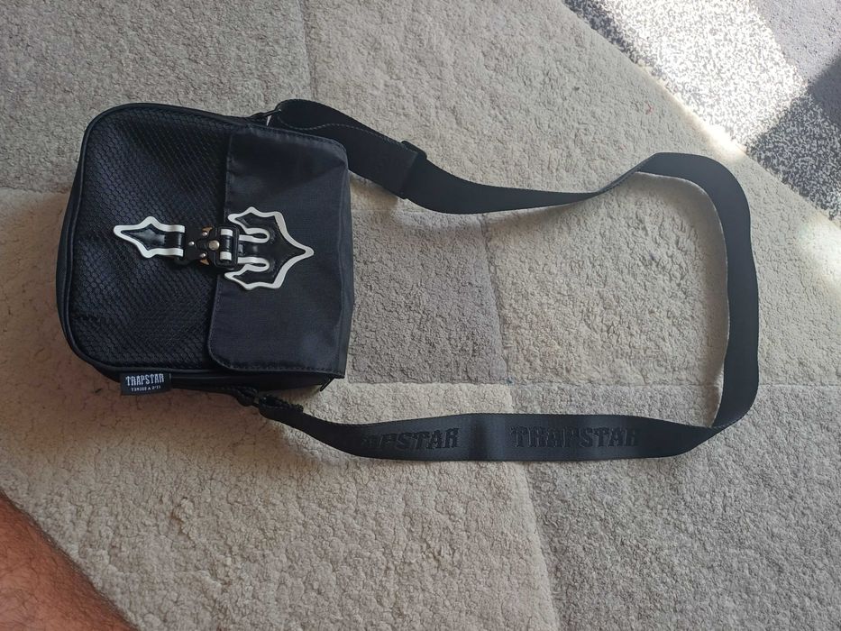 Borsetă Trapstar neagră – stare foarte bună