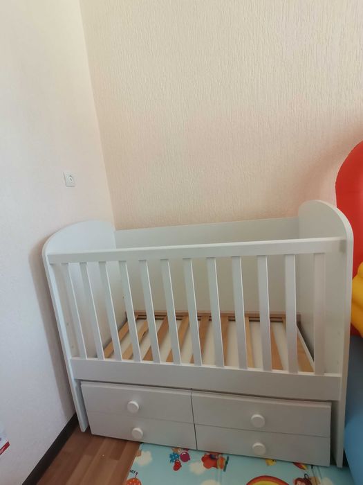 Детска кошара с 4 шкафчета