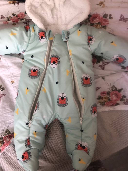 Salopete iarna  si ghete fetita