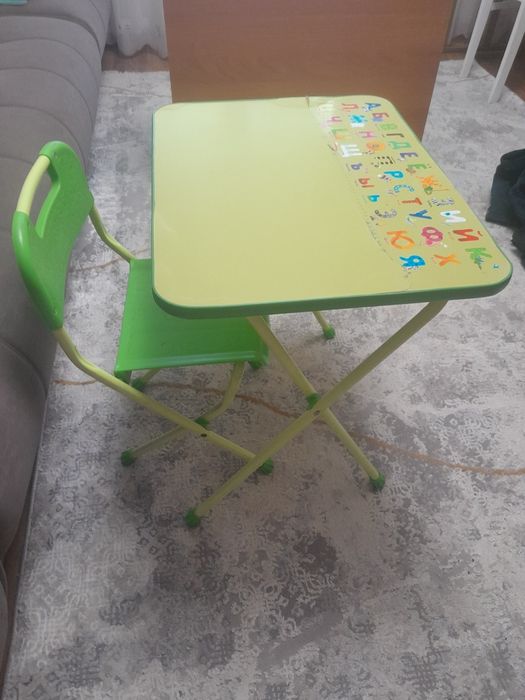 Продам детский столик