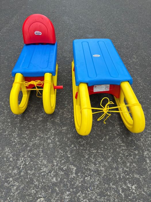 Saniii din plastic si metal