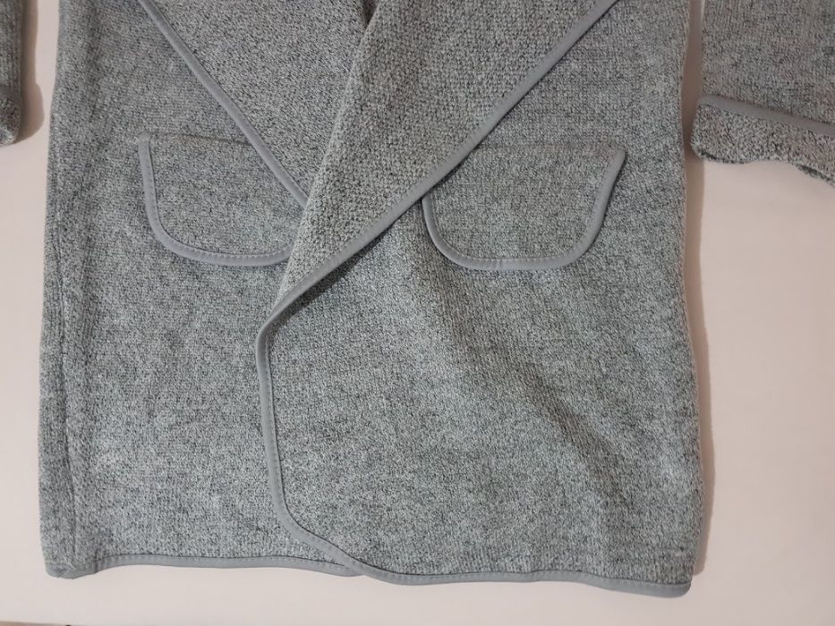 Cardigan gri,cred ca este marimea S,nou fara etichete