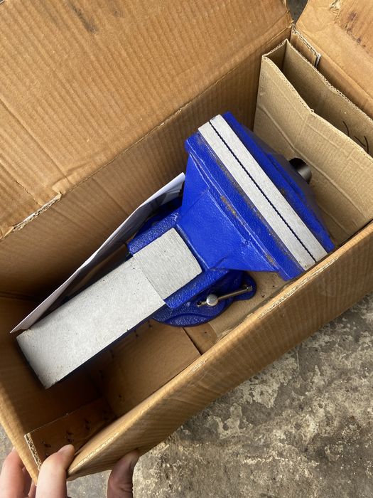 Слесарные тиски новые