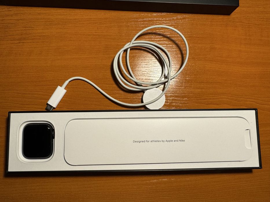 Часовник Apple Watch Nike SE