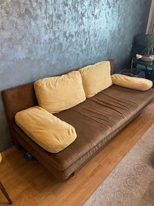 Canapea extensibila cu lada de depozitate