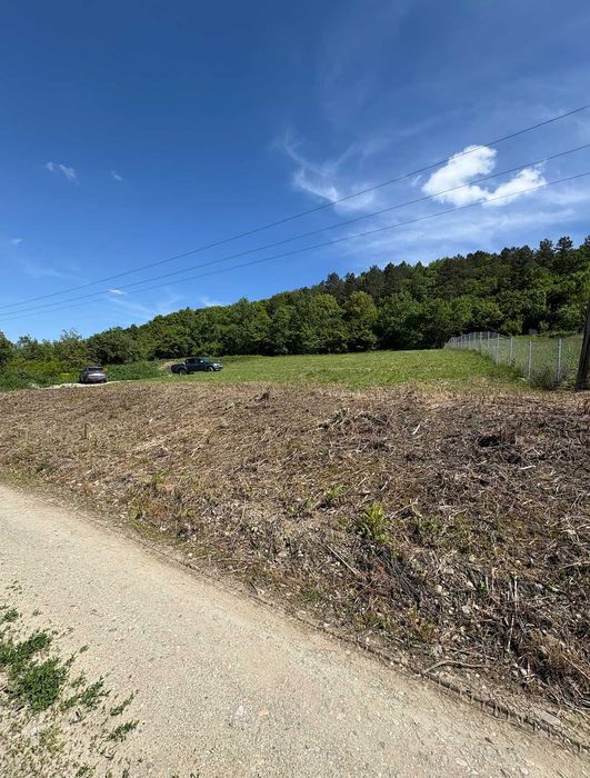 1000 mp (35 min de cluj) în Iclozel - la poalele padurii - INTRAVILAN