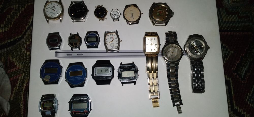 Разные часы Читайте описании Смотрите 8 фото