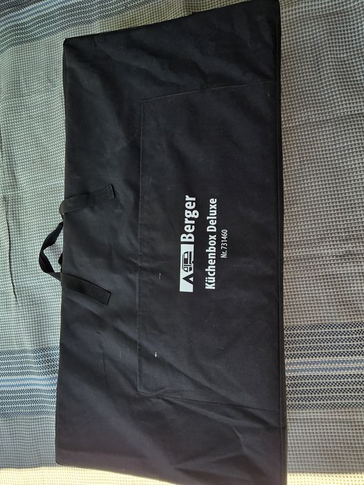 Dulap pliabil Berger deluxe pt camping, cort cu polițe si apărătoare p