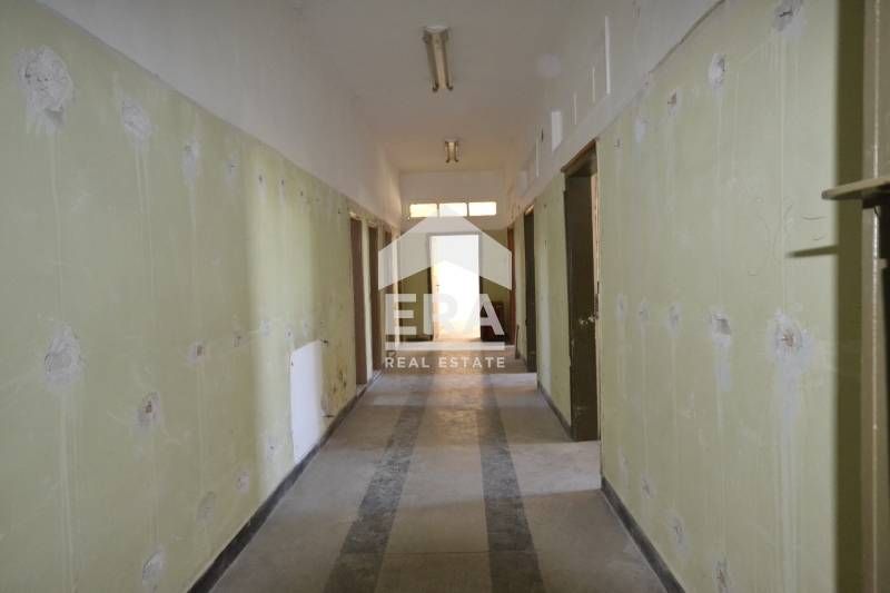 Продава се Офис в Хасково, Център - 566 кв.м за 415 €/кв.м - Снимка #2