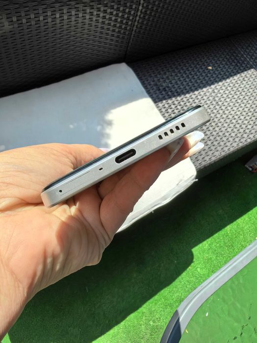 Vând urgent oppo reno 8 5G impecabil