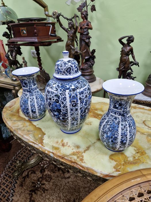 Уникален комплект антикварни колекционерски порцеланови вази Delft