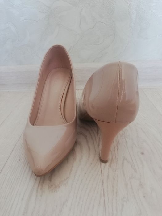 Бежевый туфли 39-40размер