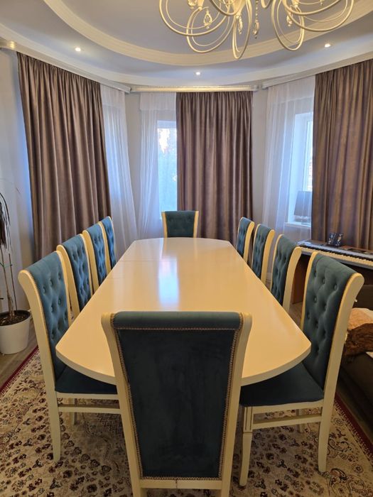 Стол со стульями