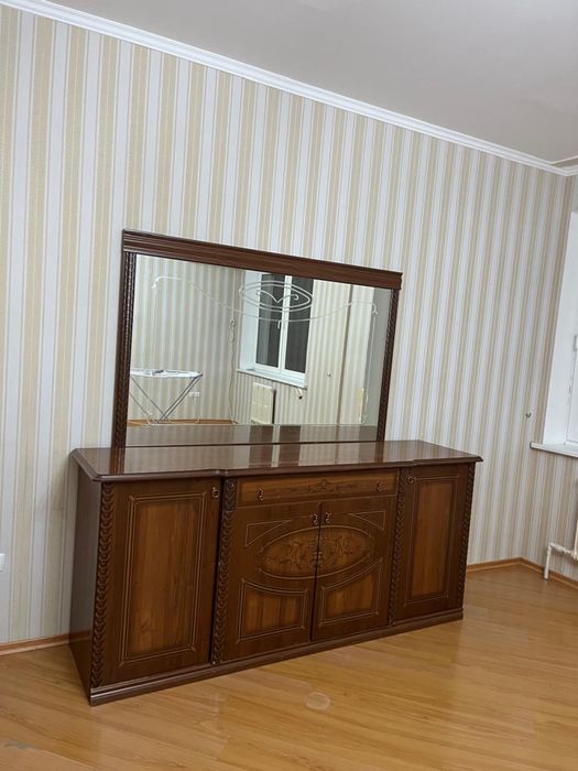Продаю комод с зеркалом