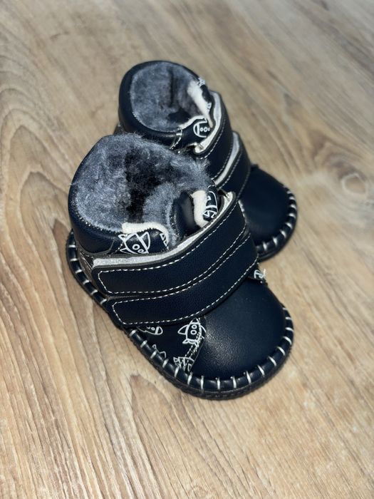 Новые детские ботинки