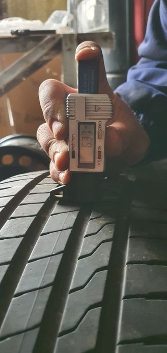 Гуми 2бр 205/50/17 - 1бр  - 100лв