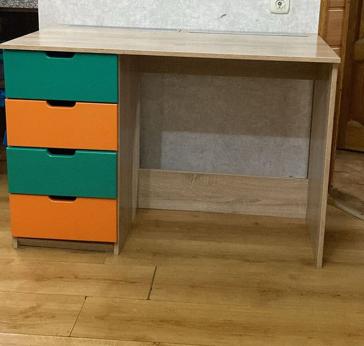 Продам стол срочно