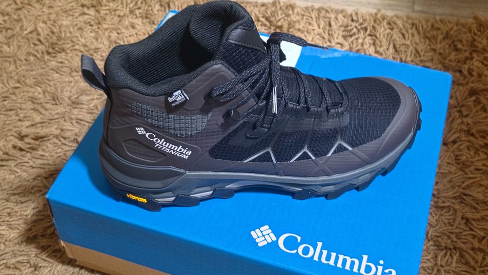 Треккинговые ботинки Columbia Peakfreak Titanium Outdry Mid